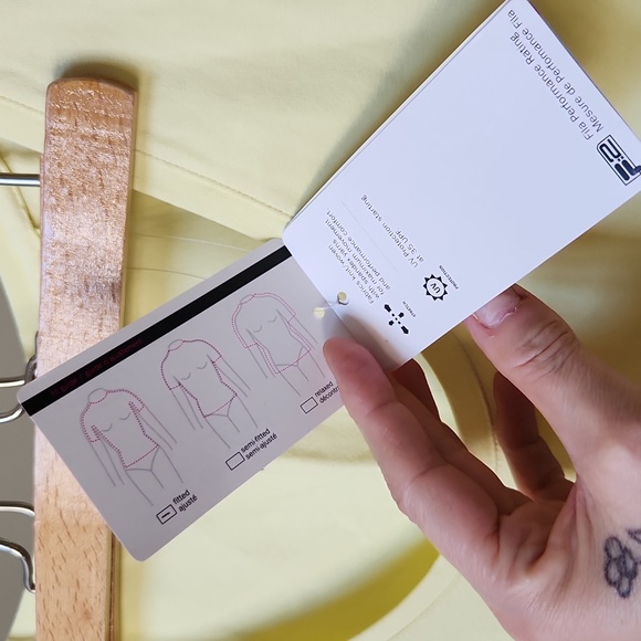 Fila top - Picture 3 of 6